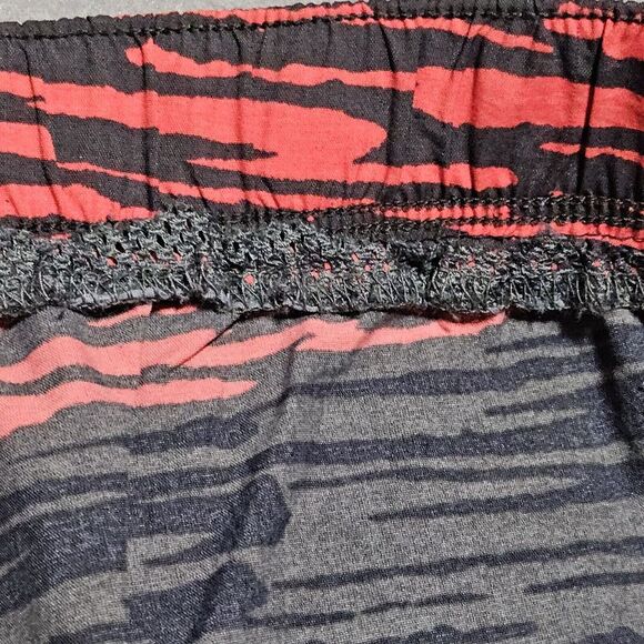 Columbia Board Shorts Mens Sz XL Omni-Shade Red Black Striped Swim Trunks READ - Picture 10 of 10